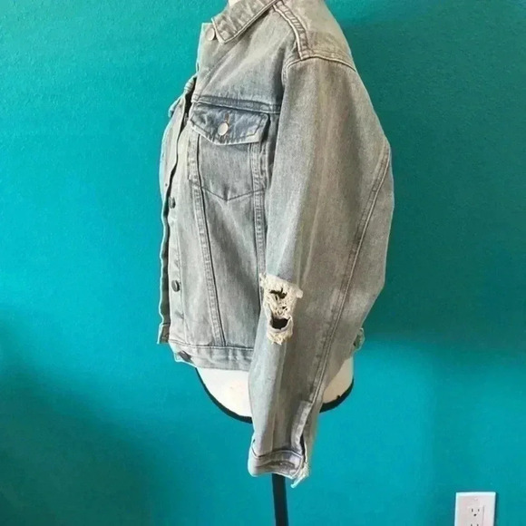 Unif frayed distressed light wash jean jacket in size xs - Picture 3 of 7